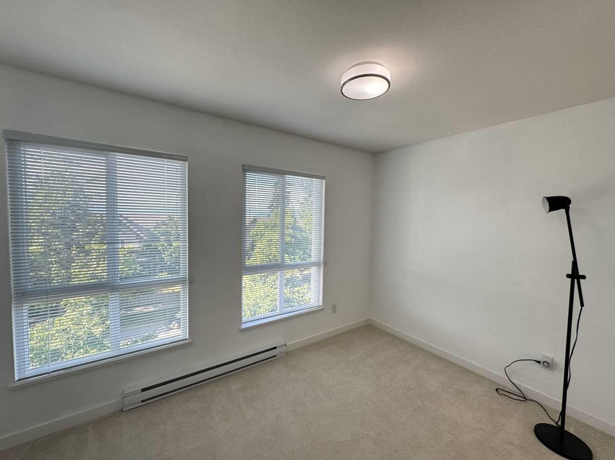 15828 27 Ave Property Photo 5