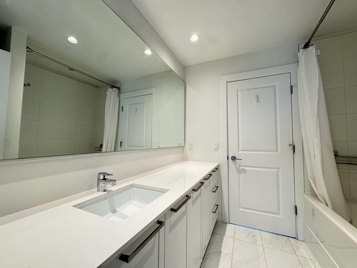 15828 27 Ave Property Photo 8