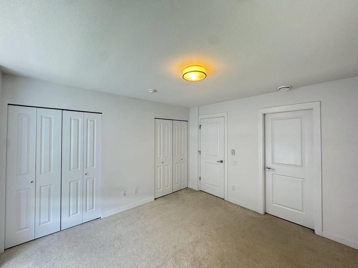 15828 27 Ave Property Photo 10
