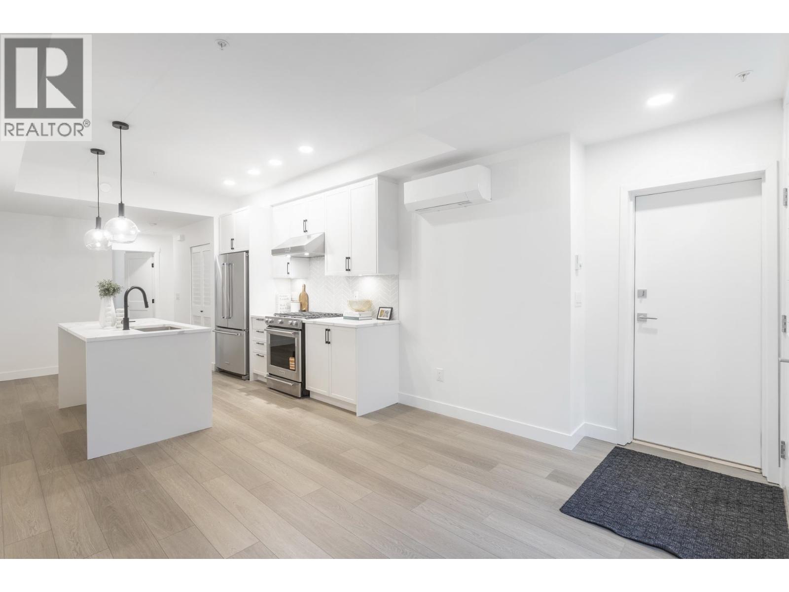 120 720 Robinson Street Property Photo 3