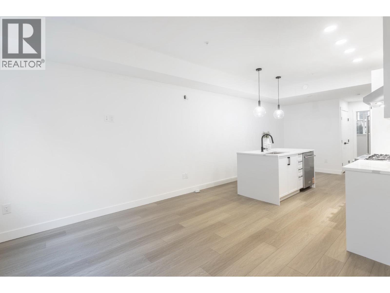 120 720 Robinson Street Property Photo 4