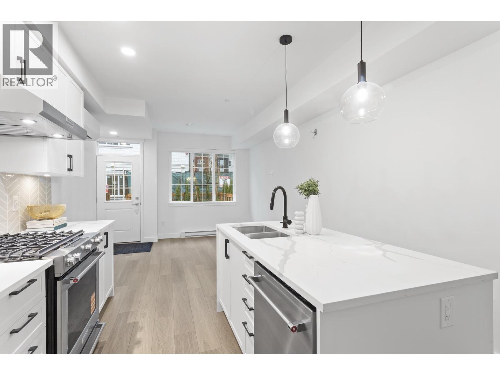 120 720 Robinson Street Property Photo 6