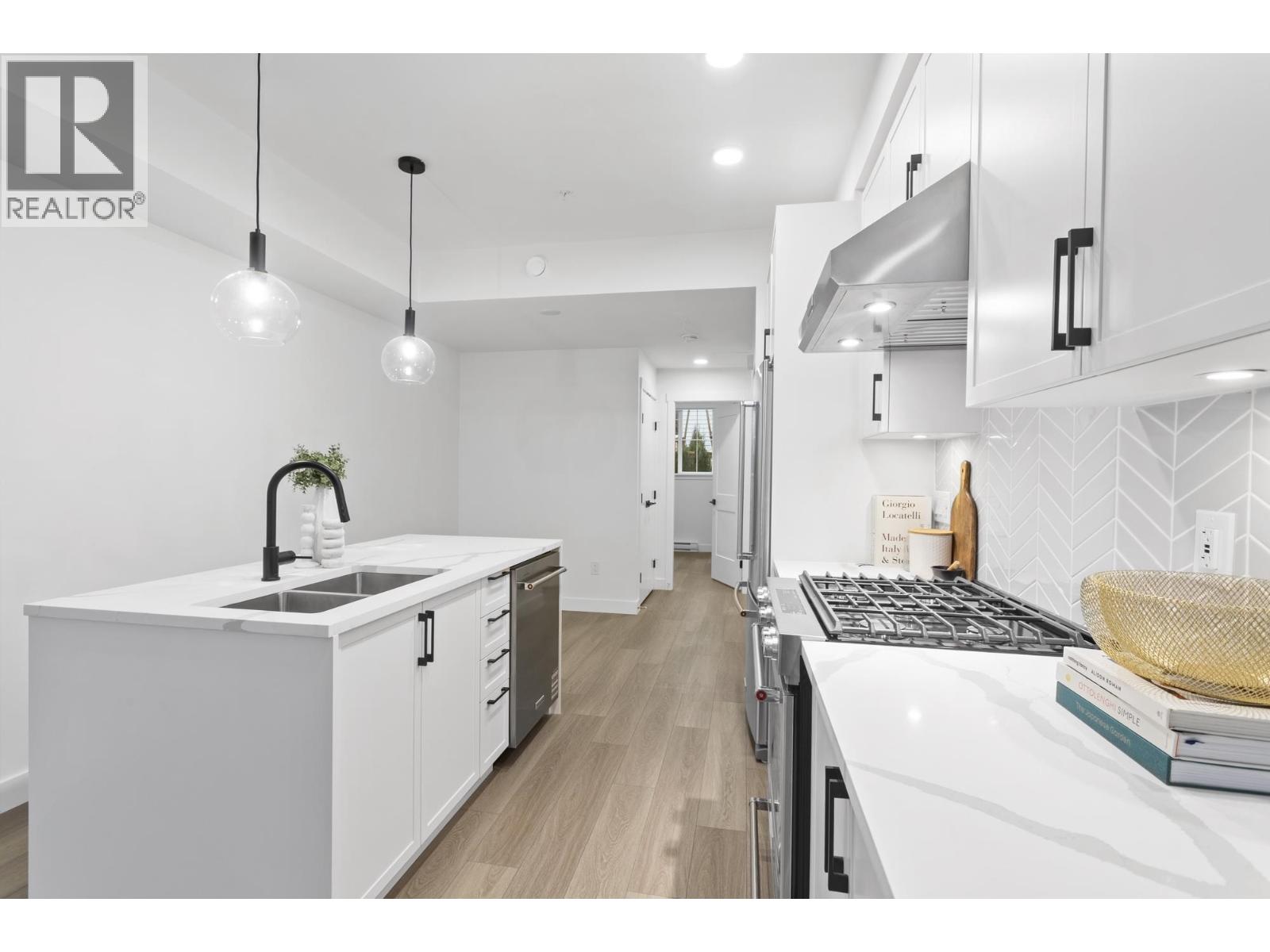 120 720 Robinson Street Property Photo 8
