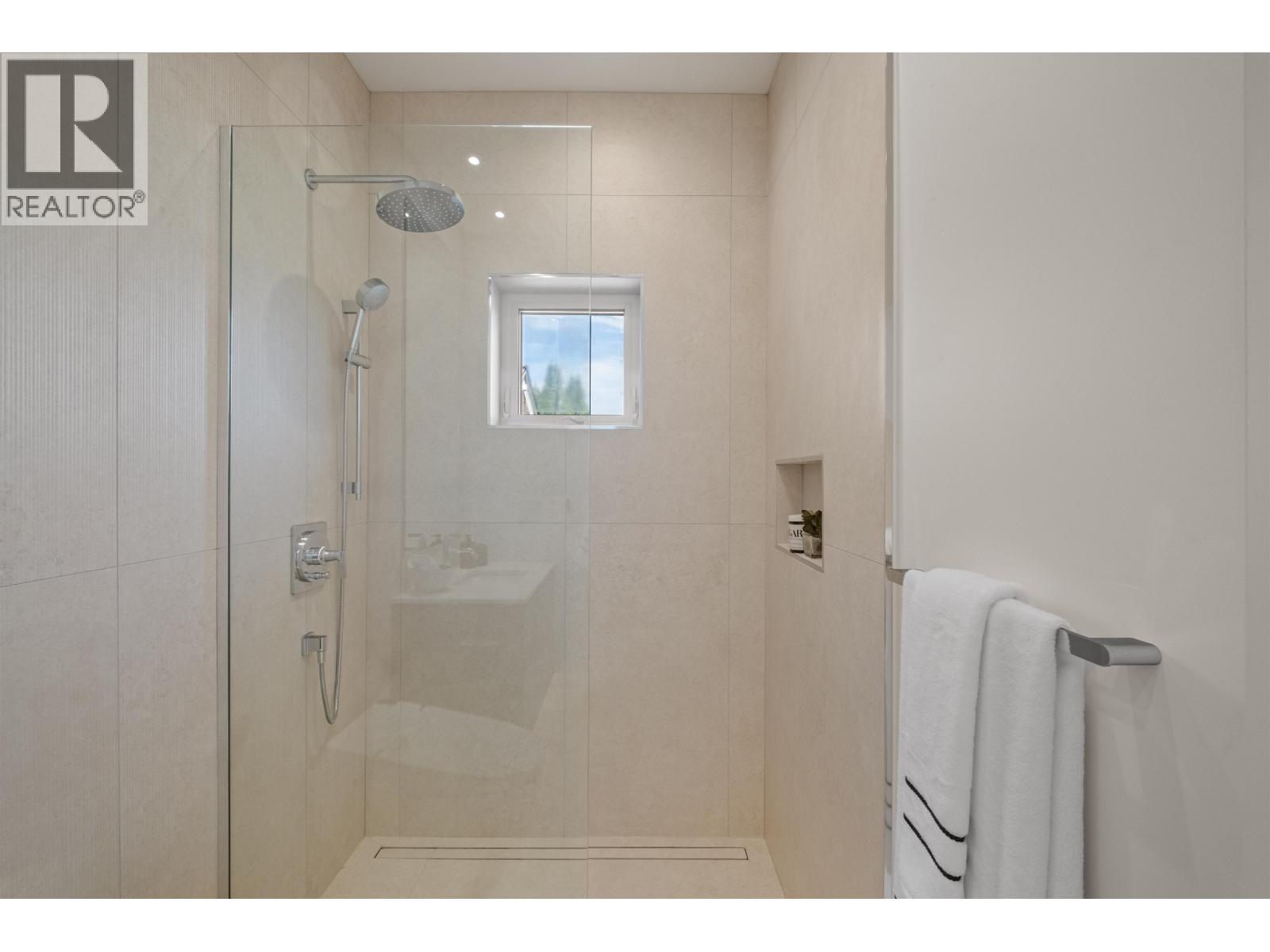 2236 E 5th Avenue Property Photo 24