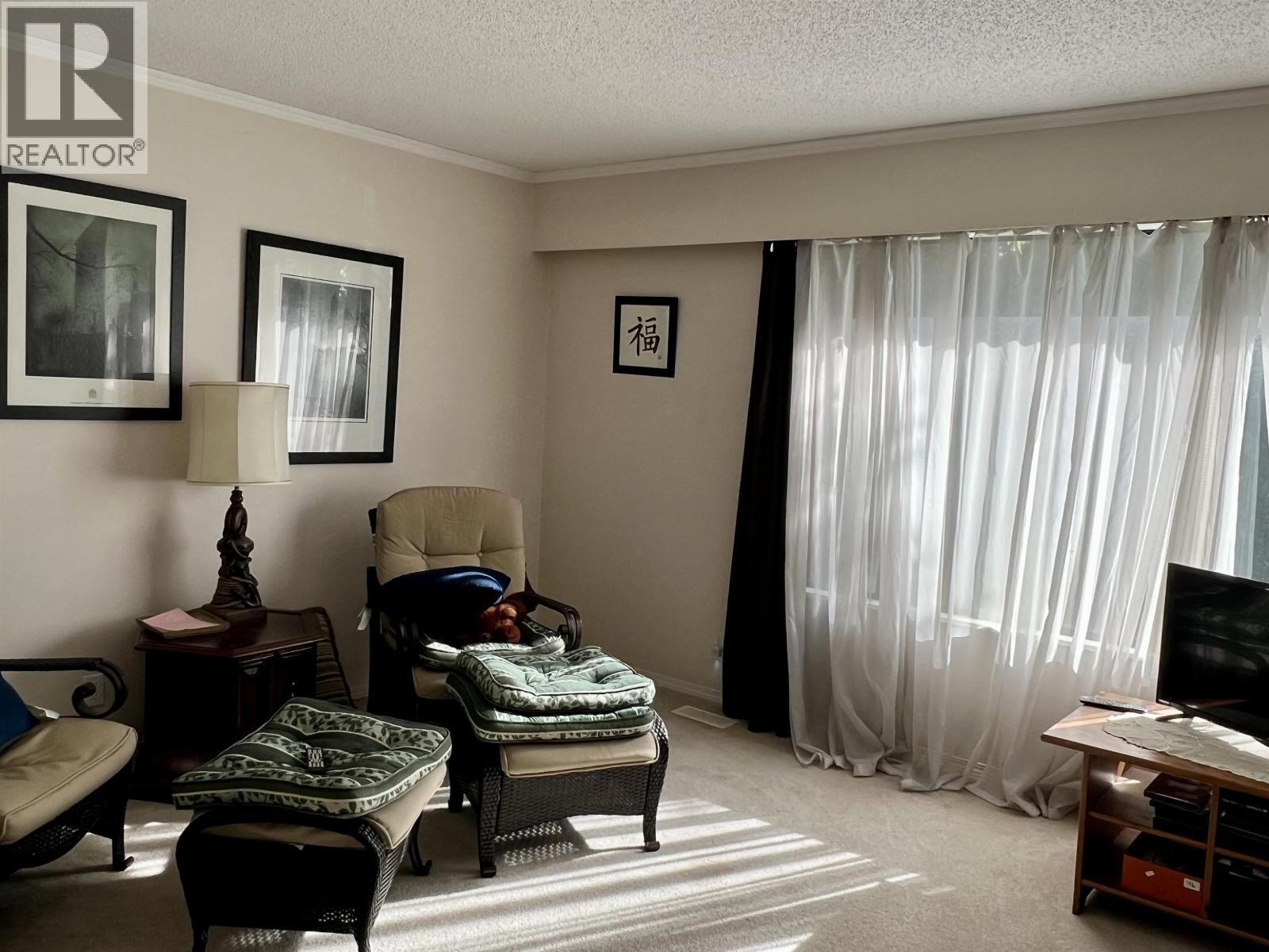 2253 Central Avenue Property Photo 4