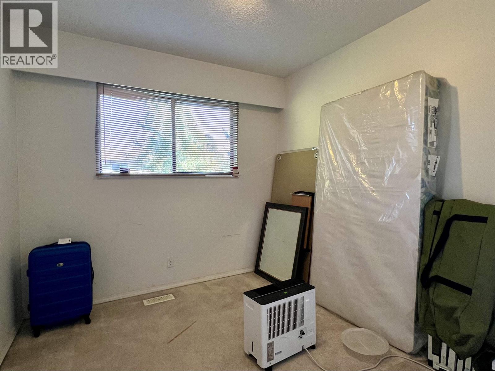 2253 Central Avenue Property Photo 8