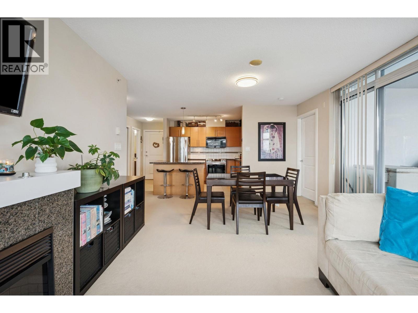 1402 2225 Holdom Avenue Property Photo 5
