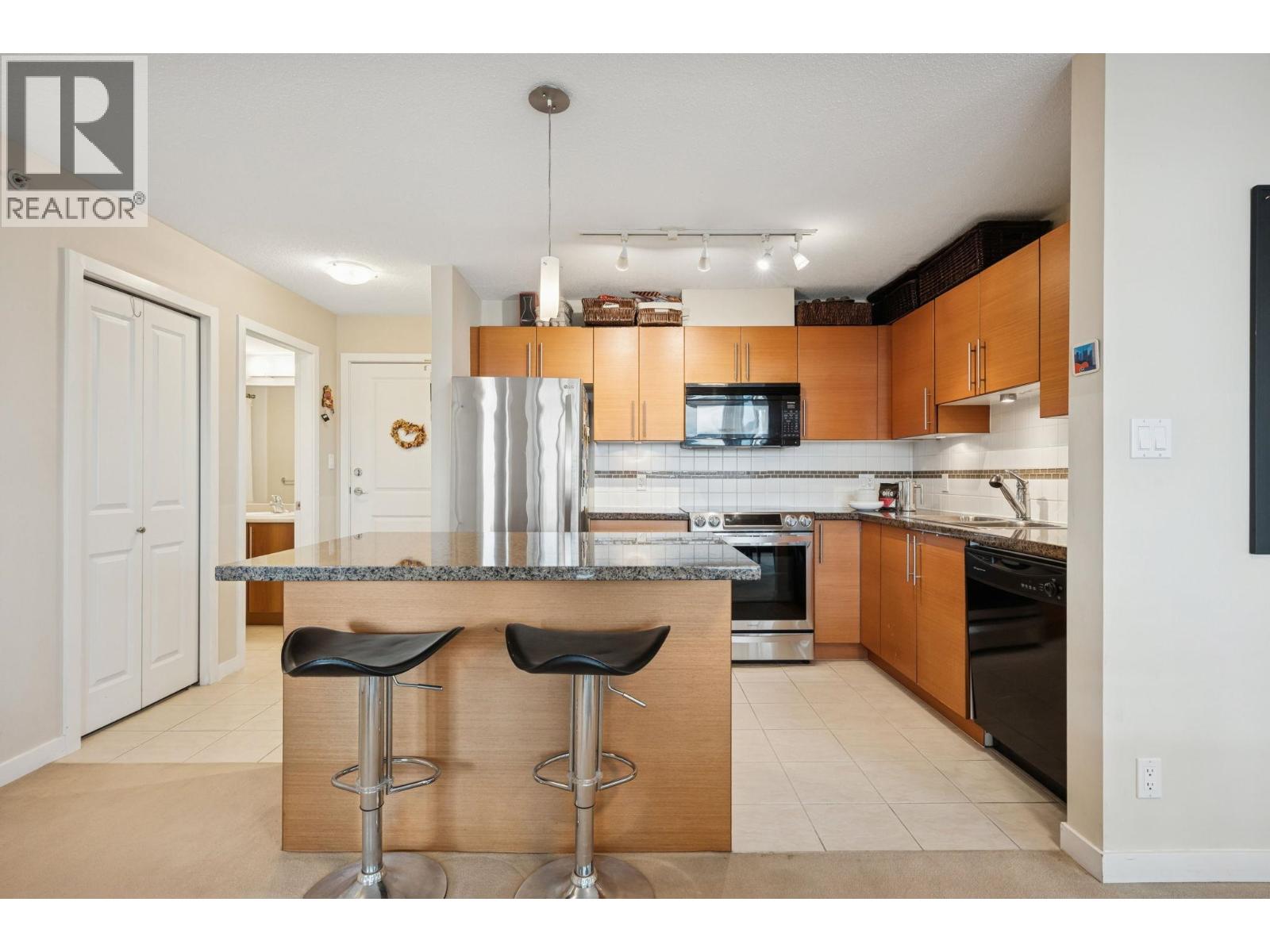 1402 2225 Holdom Avenue Property Photo 8