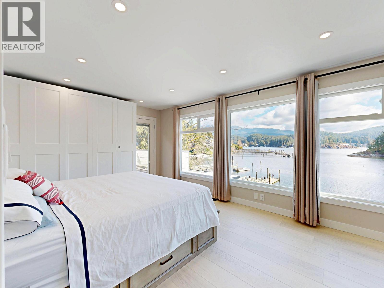4545 Strathcona Road Property Photo 19