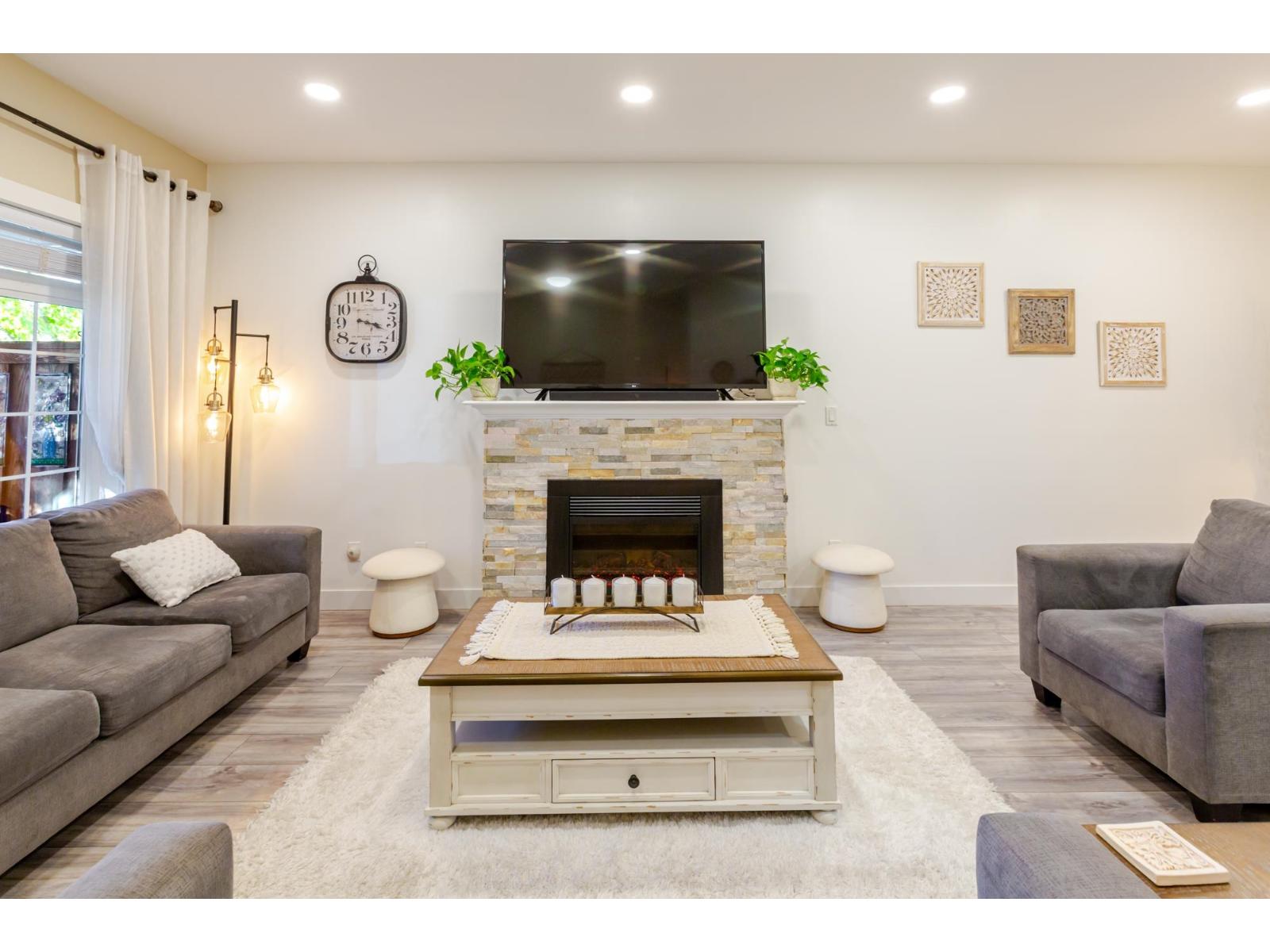 73 6852 193 Street Property Photo 14