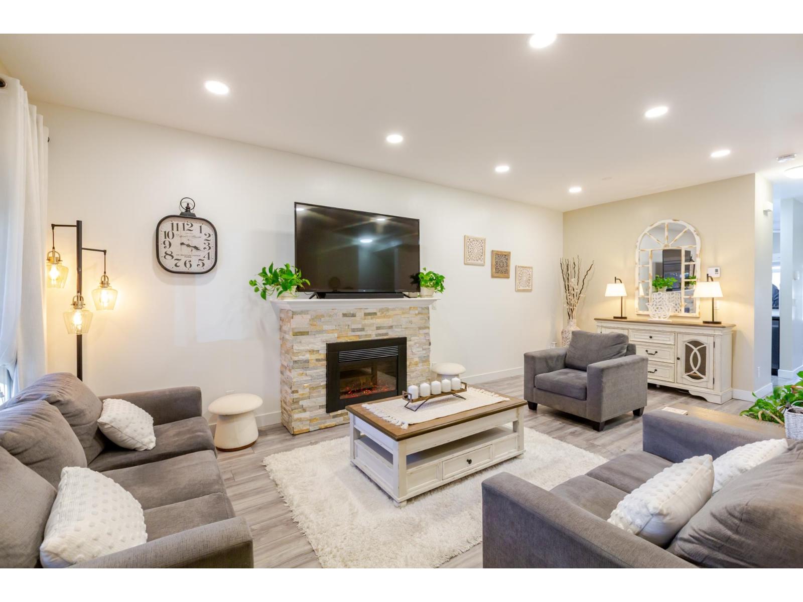 73 6852 193 Street Property Photo 15