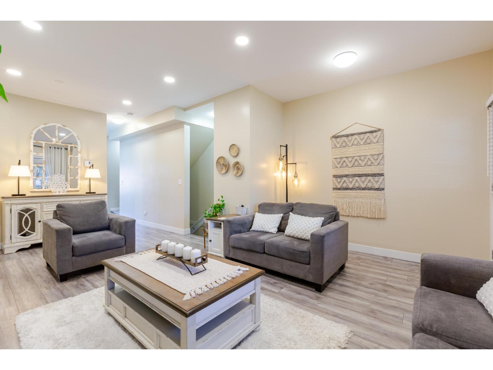 73 6852 193 Street Property Photo 16