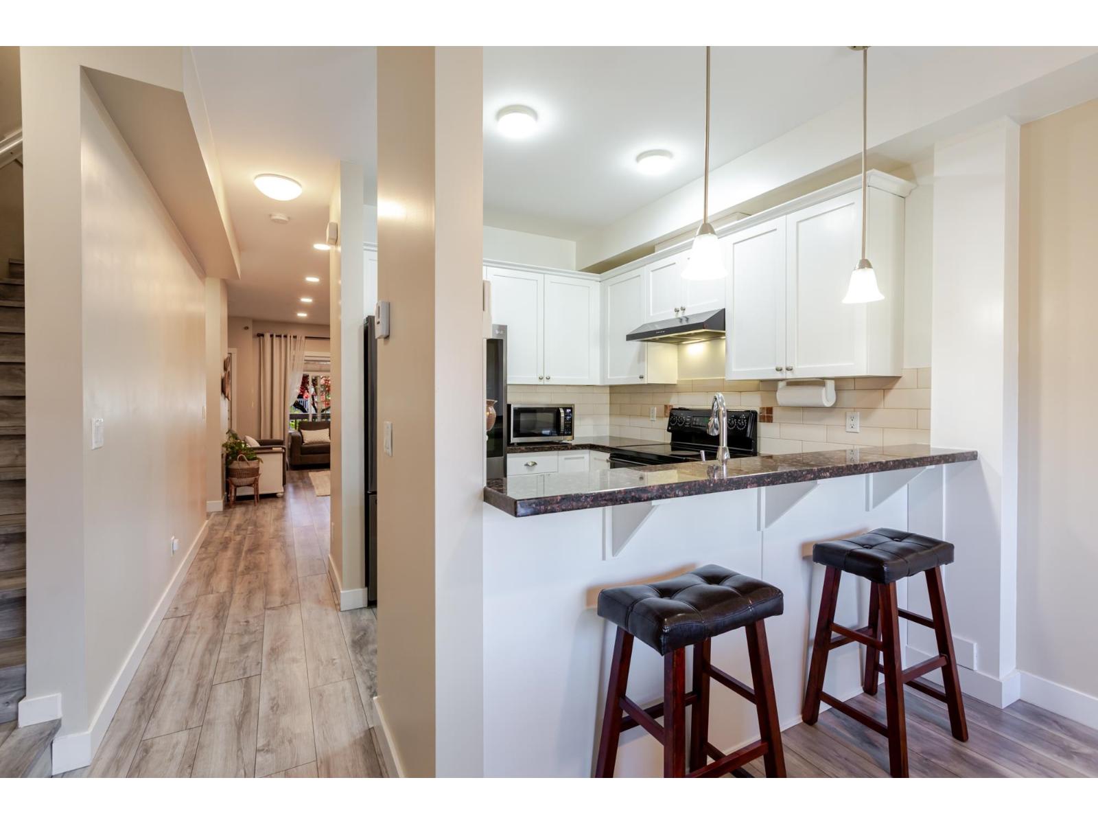 73 6852 193 Street Property Photo 17