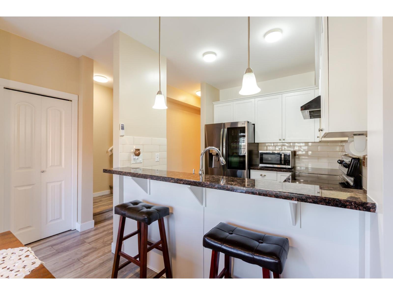 73 6852 193 Street Property Photo 18