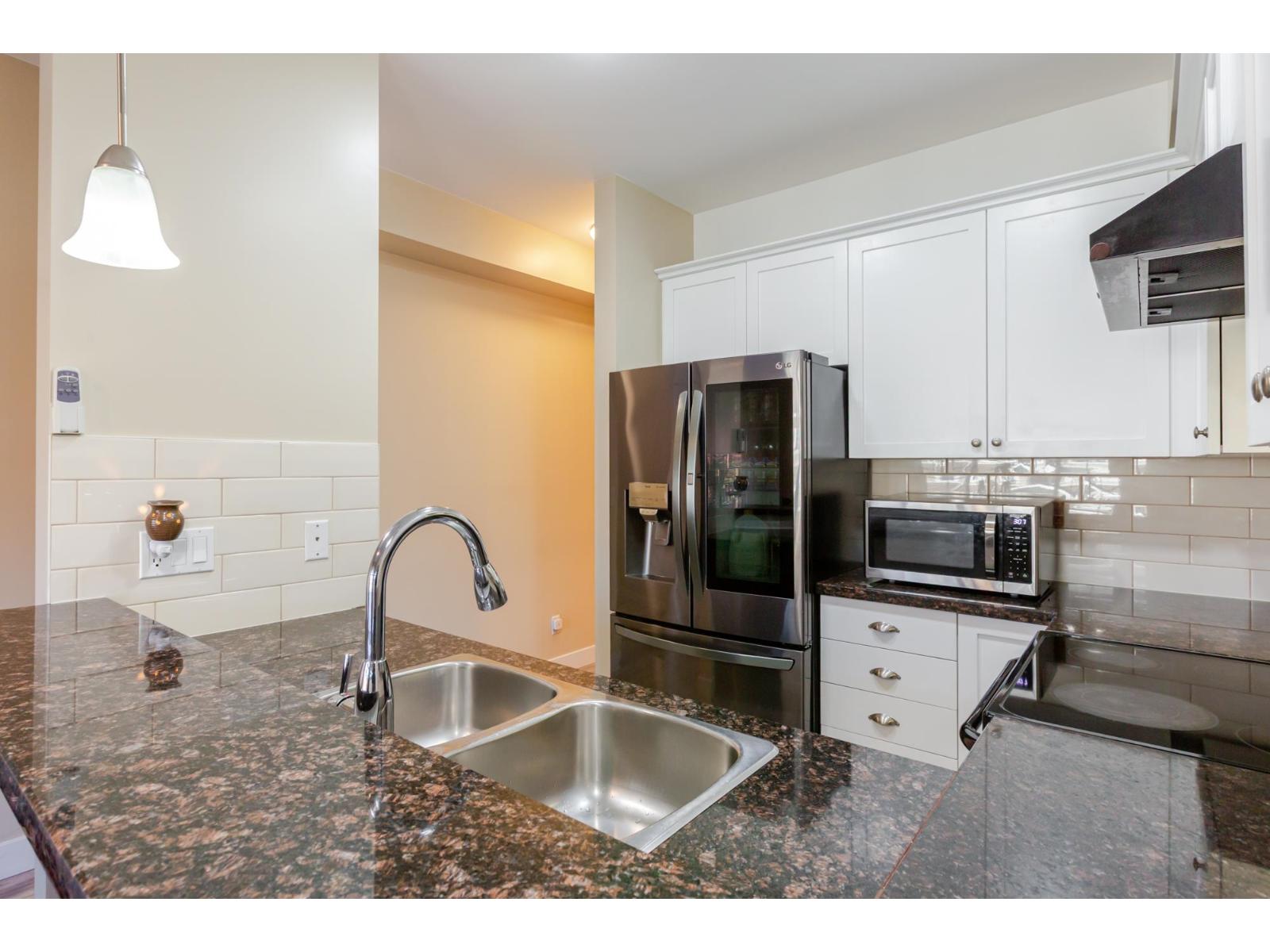 73 6852 193 Street Property Photo 19
