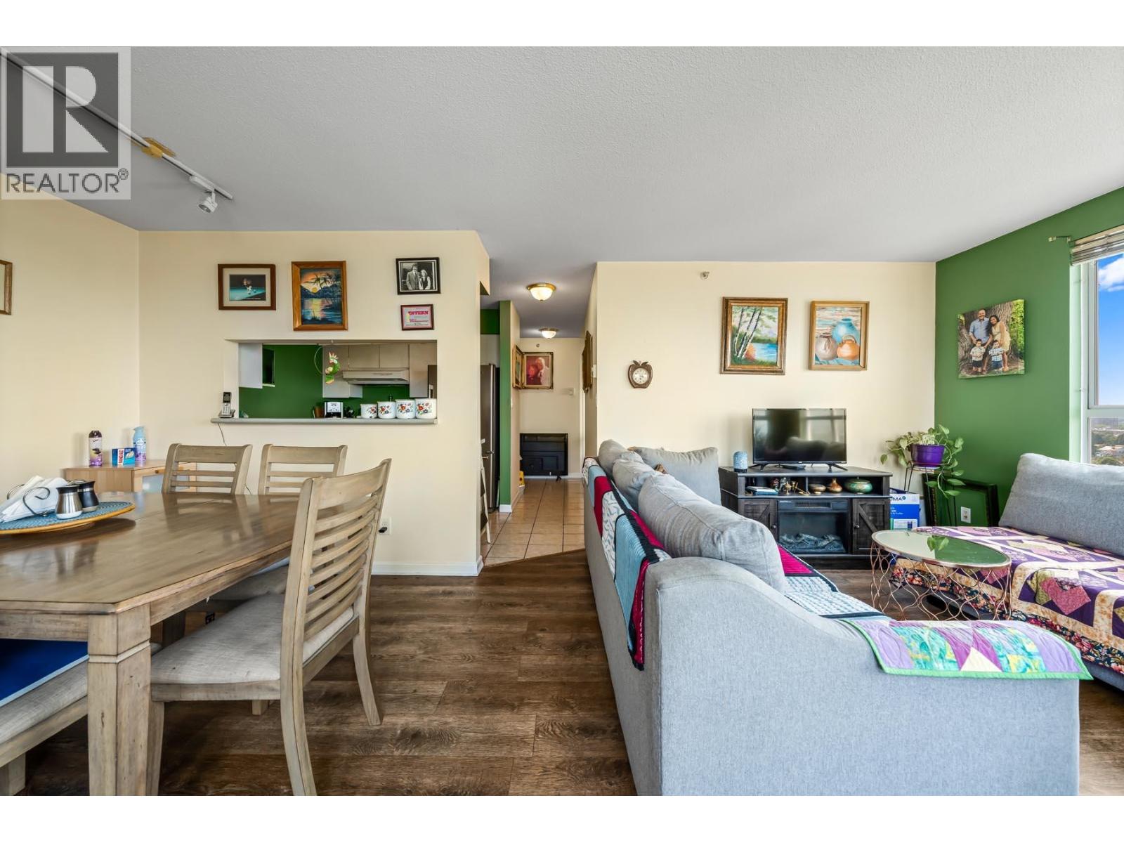 1405 3489 Ascot Place Property Photo 6
