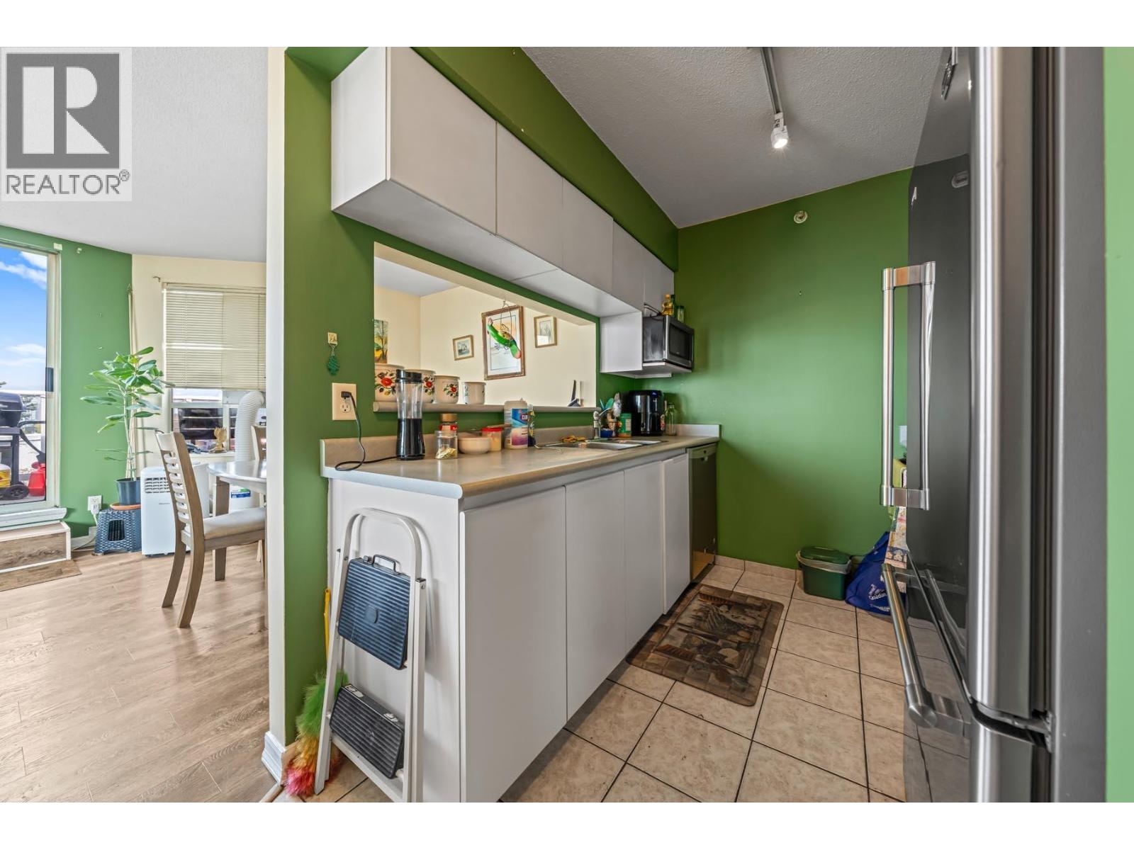 1405 3489 Ascot Place Property Photo 10