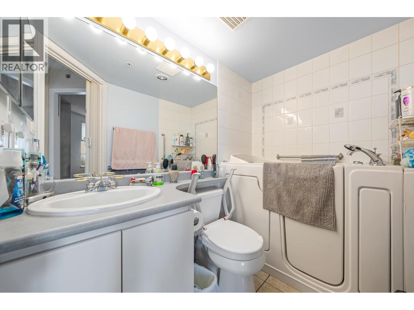 1405 3489 Ascot Place Property Photo 14