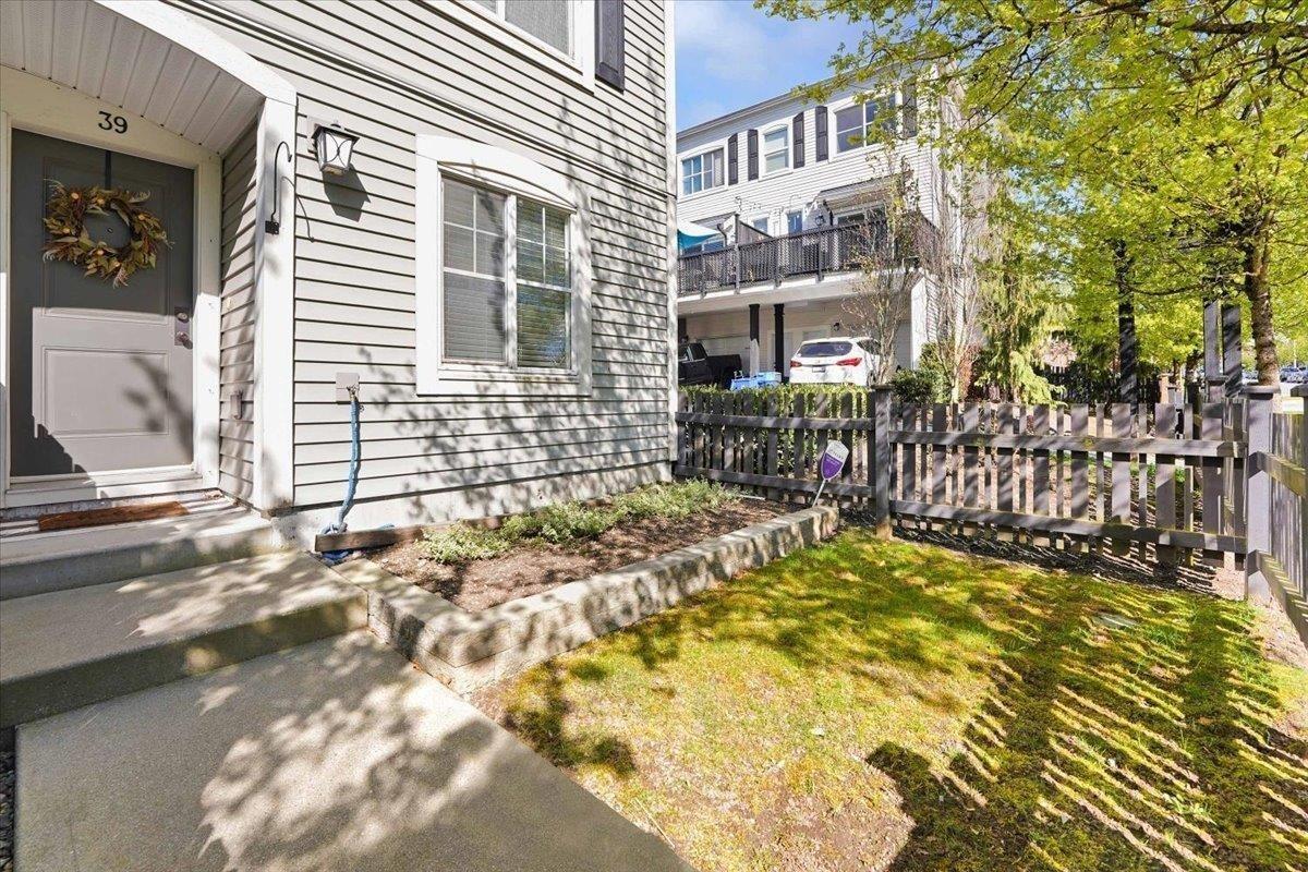 39 19180 65 Avenue Property Photo 2
