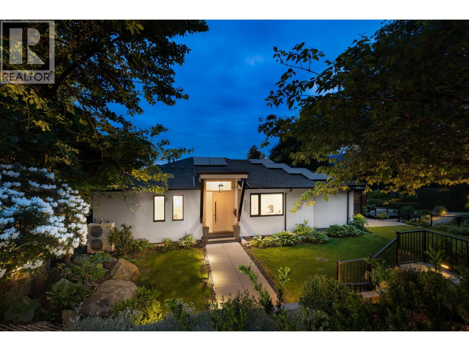 255 Sandringham Crescent Property Photo 3