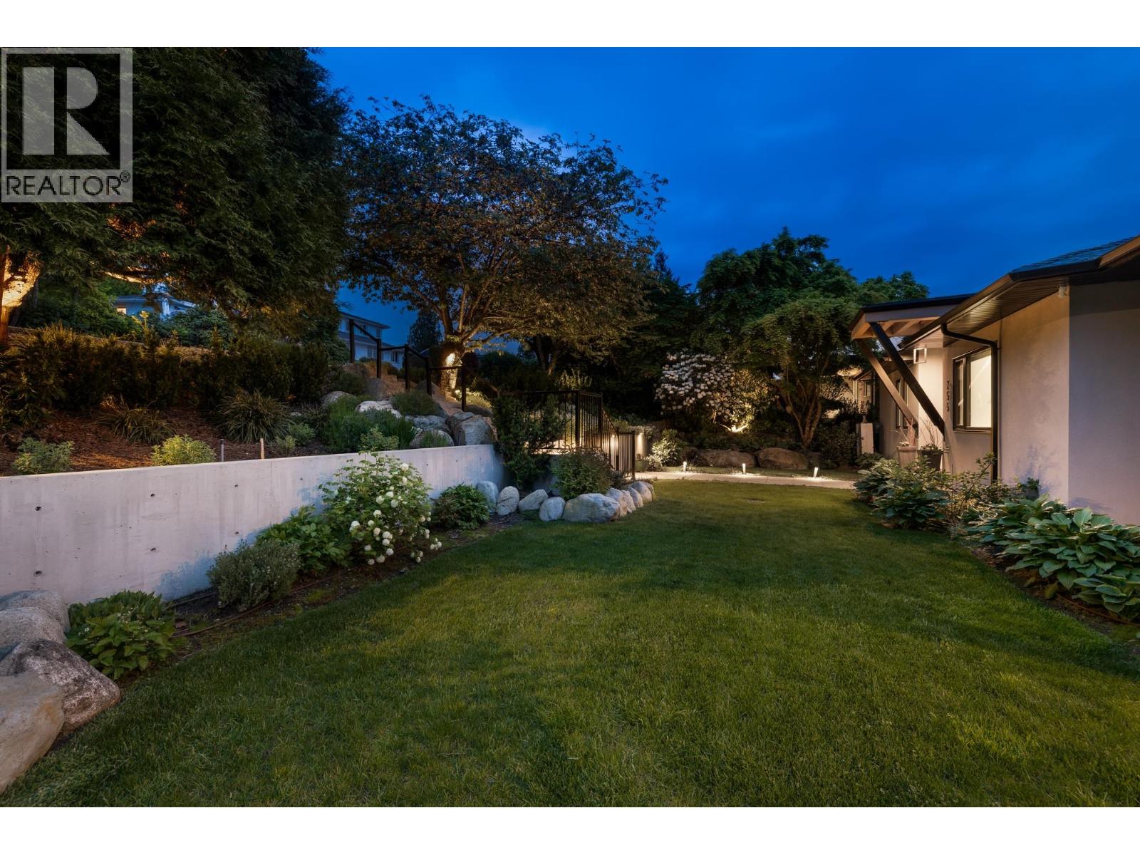 255 Sandringham Crescent Property Photo 4