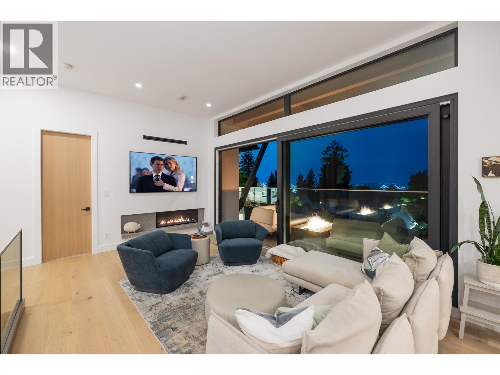 255 Sandringham Crescent Property Photo 6