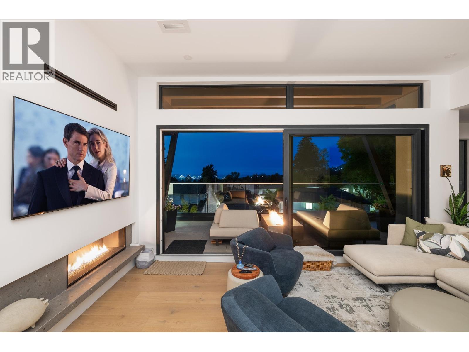 255 Sandringham Crescent Property Photo 7
