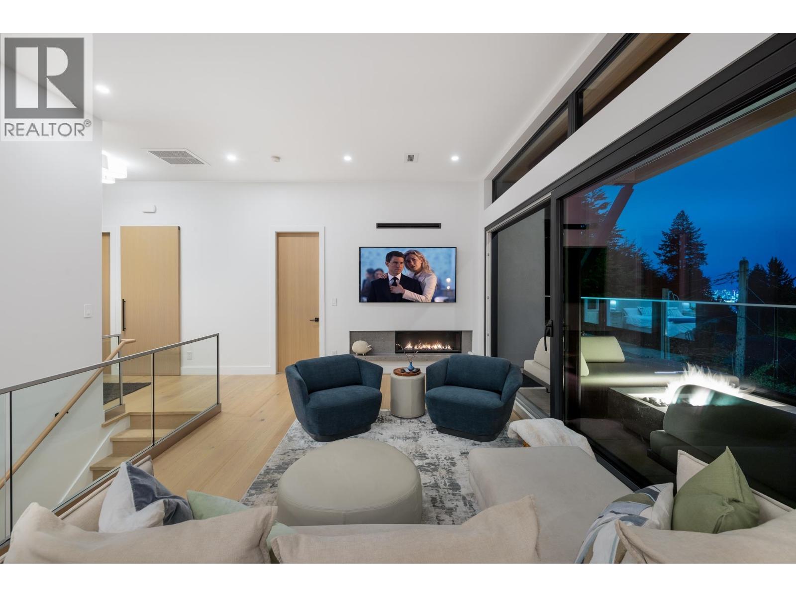 255 Sandringham Crescent Property Photo 8
