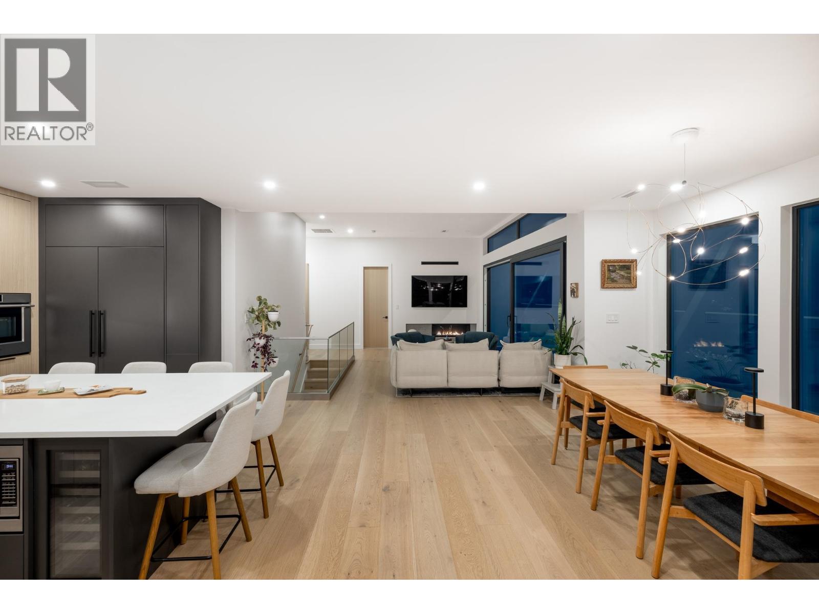 255 Sandringham Crescent Property Photo 11