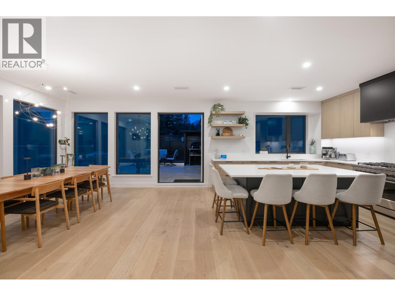 255 Sandringham Crescent Property Photo 12