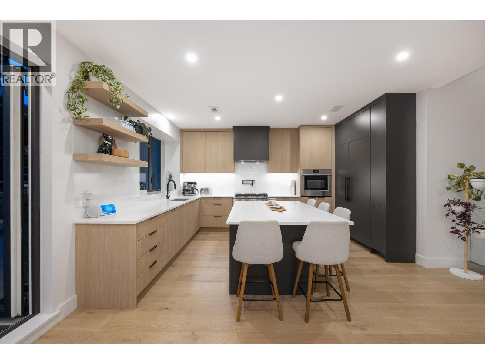 255 Sandringham Crescent Property Photo 14