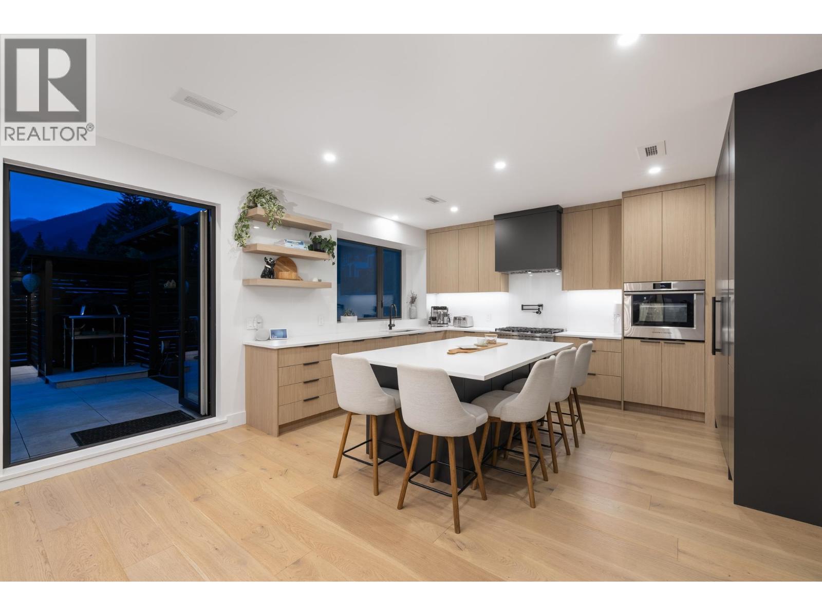 255 Sandringham Crescent Property Photo 18