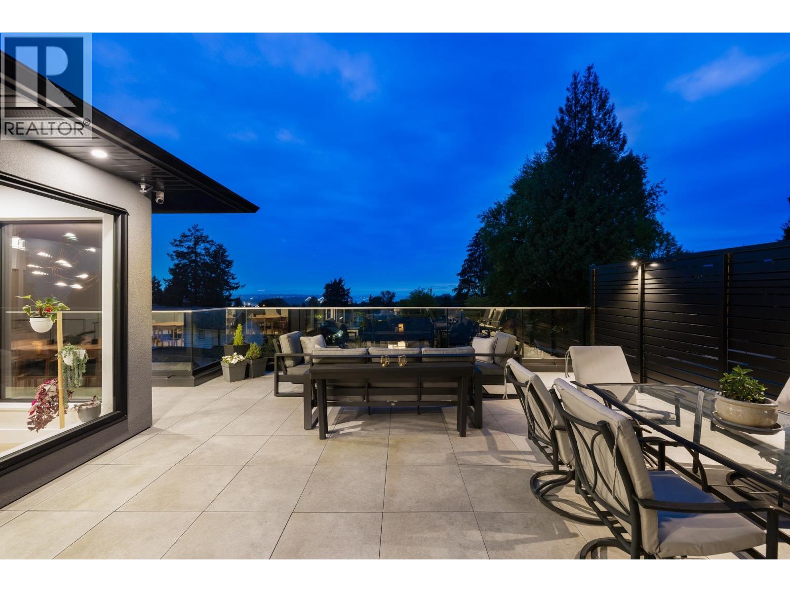 255 Sandringham Crescent Property Photo 20