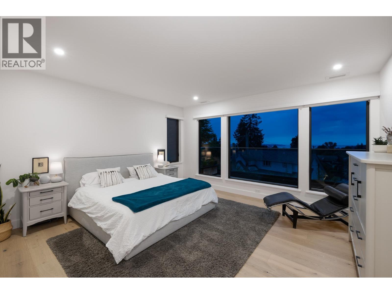 255 Sandringham Crescent Property Photo 22