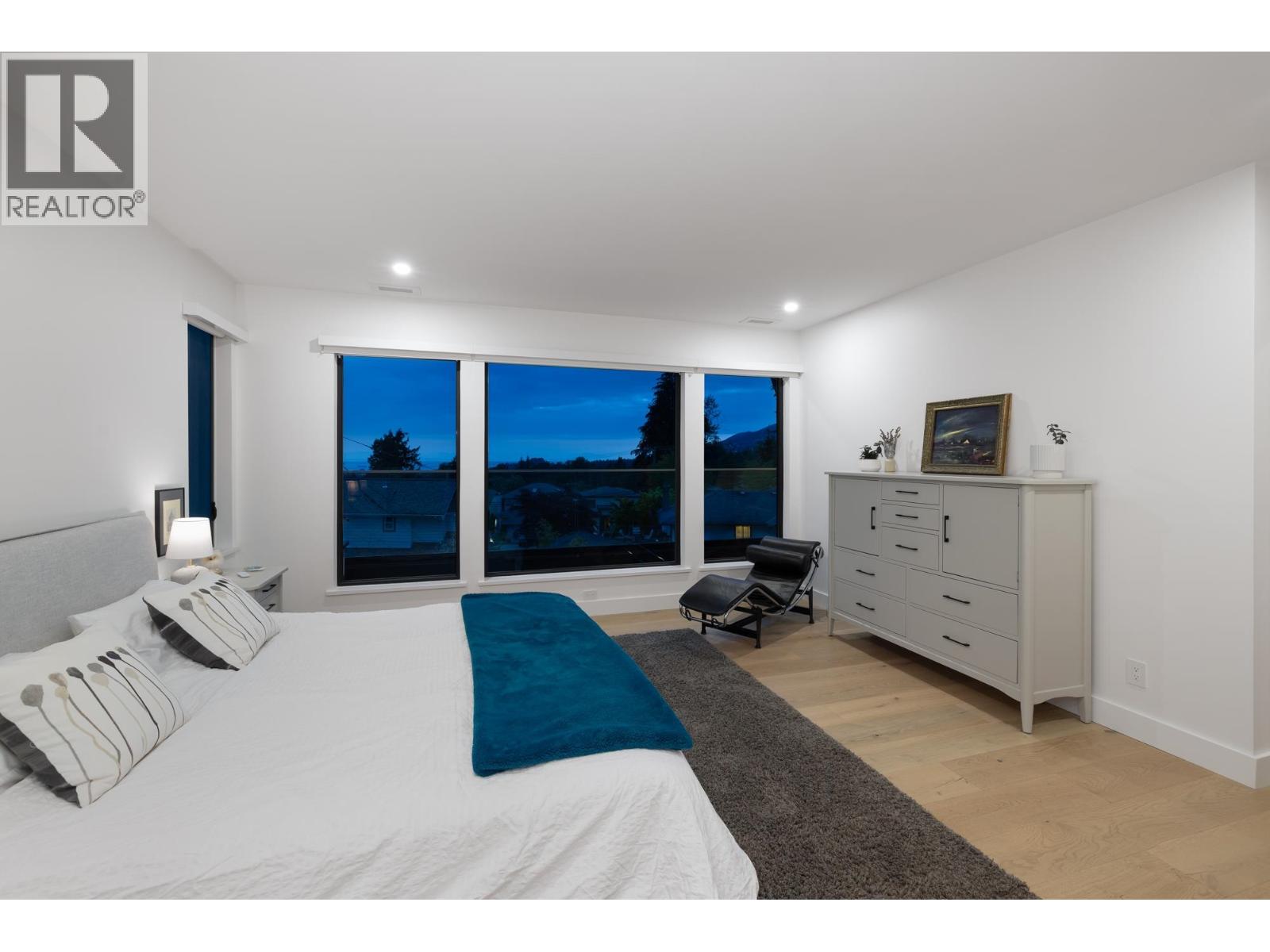 255 Sandringham Crescent Property Photo 23