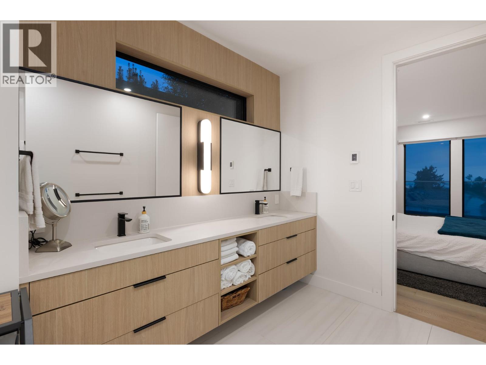 255 Sandringham Crescent Property Photo 25
