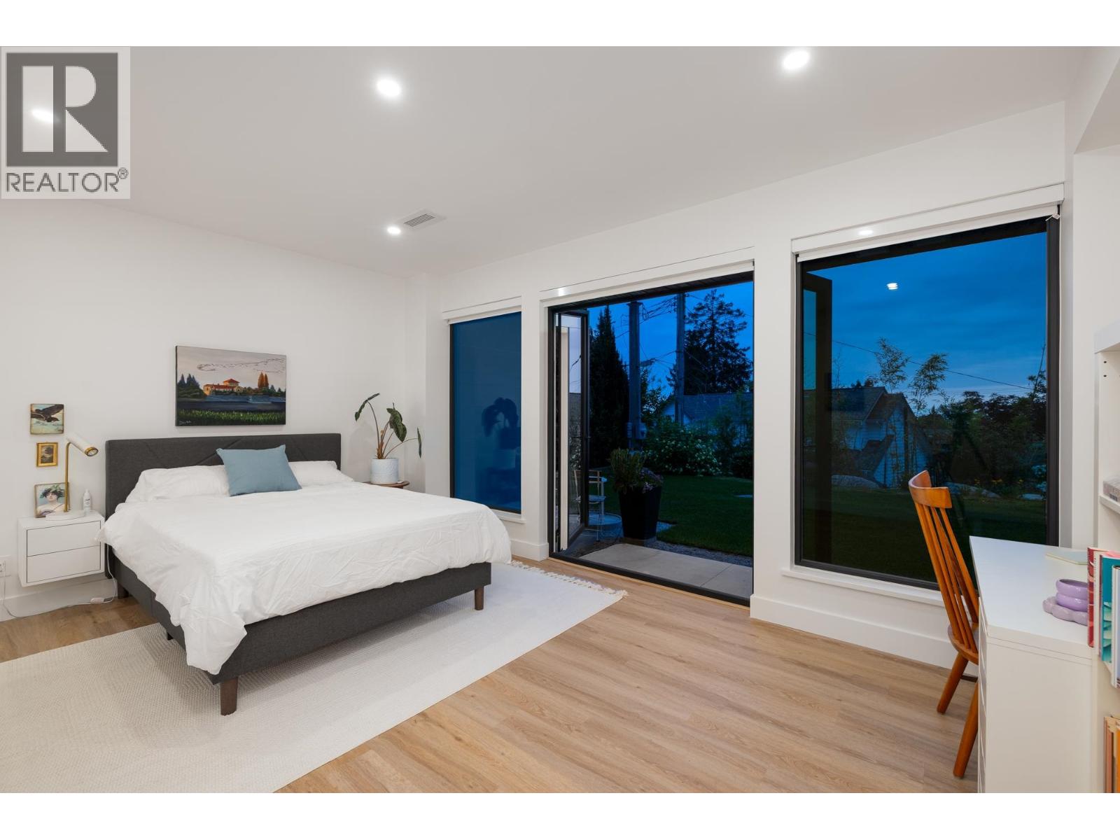 255 Sandringham Crescent Property Photo 27