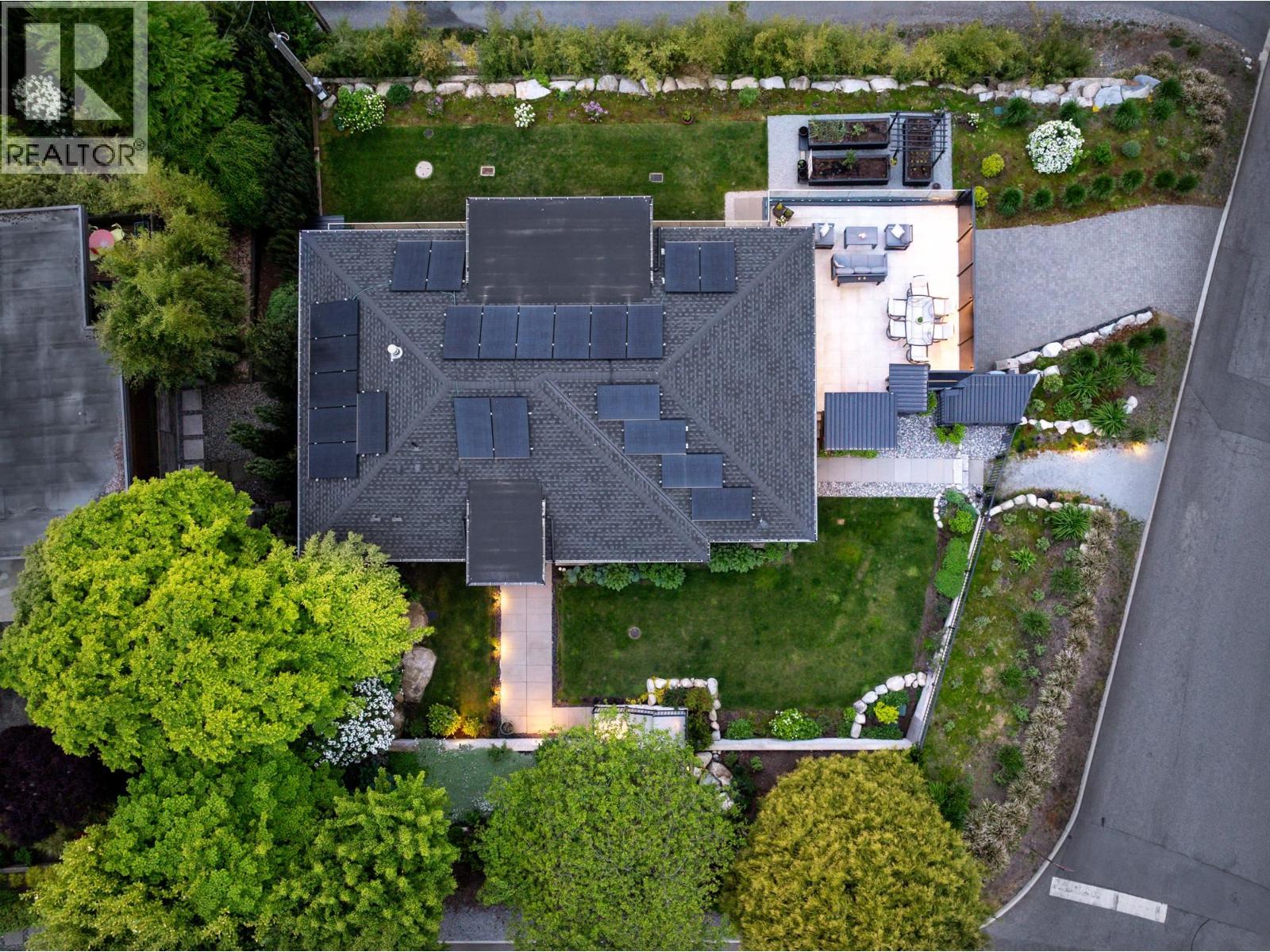 255 Sandringham Crescent Property Photo 40