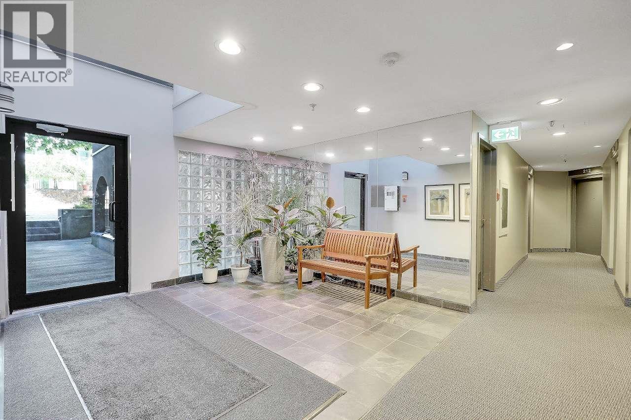 208 1106 Pacific Street Property Photo 2