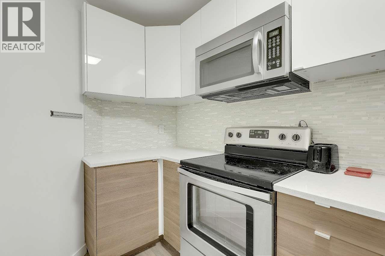 208 1106 Pacific Street Property Photo 10