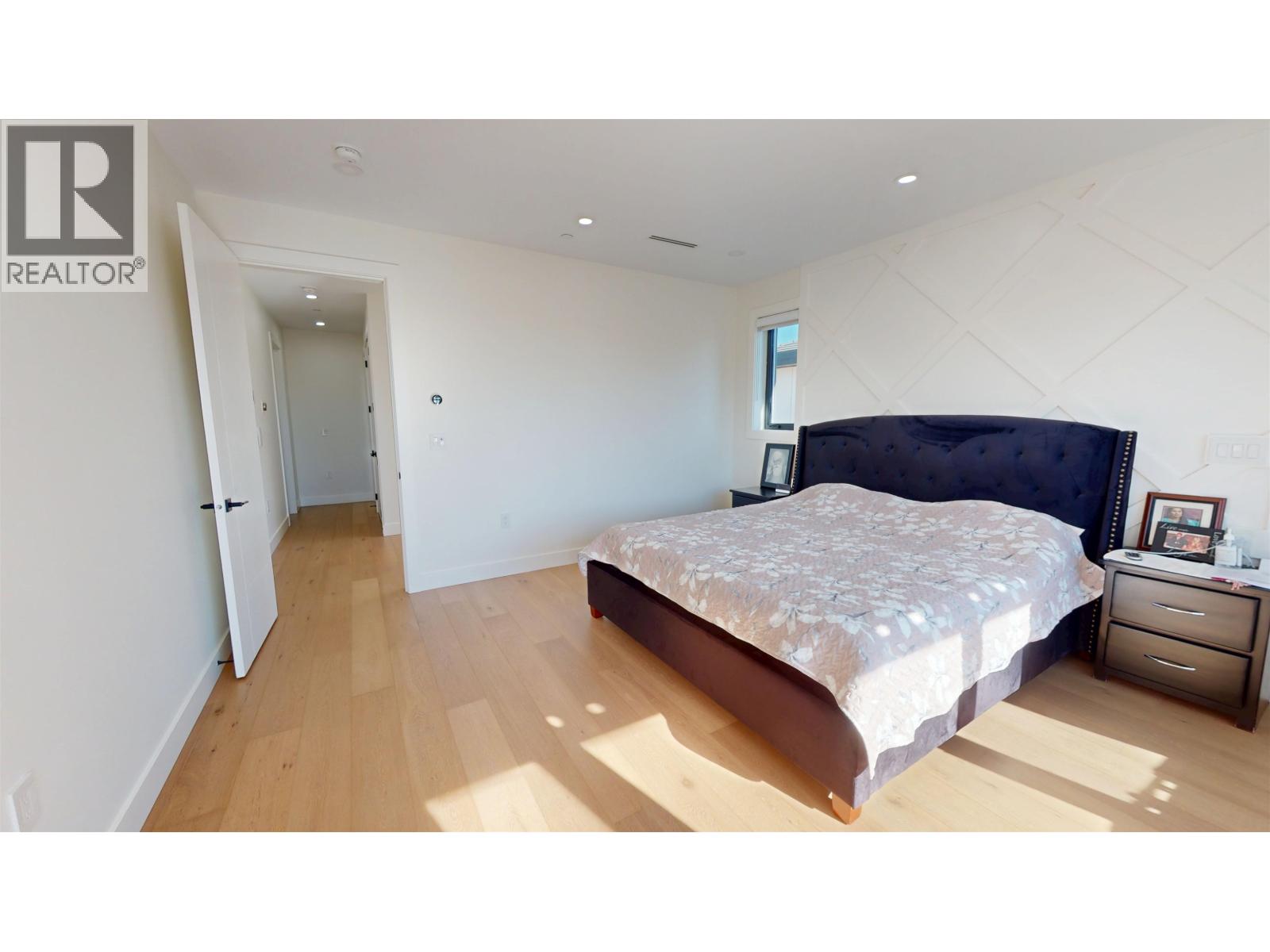 108 E 51st Avenue Property Photo 15