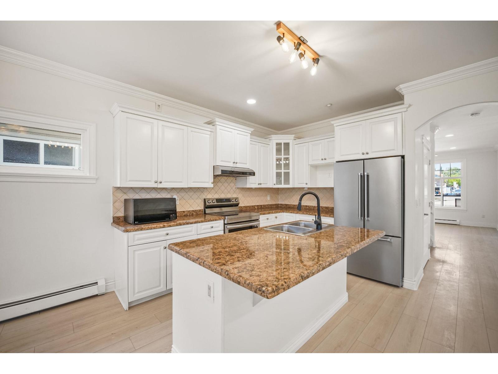 15554 Russell Avenue Property Photo 9