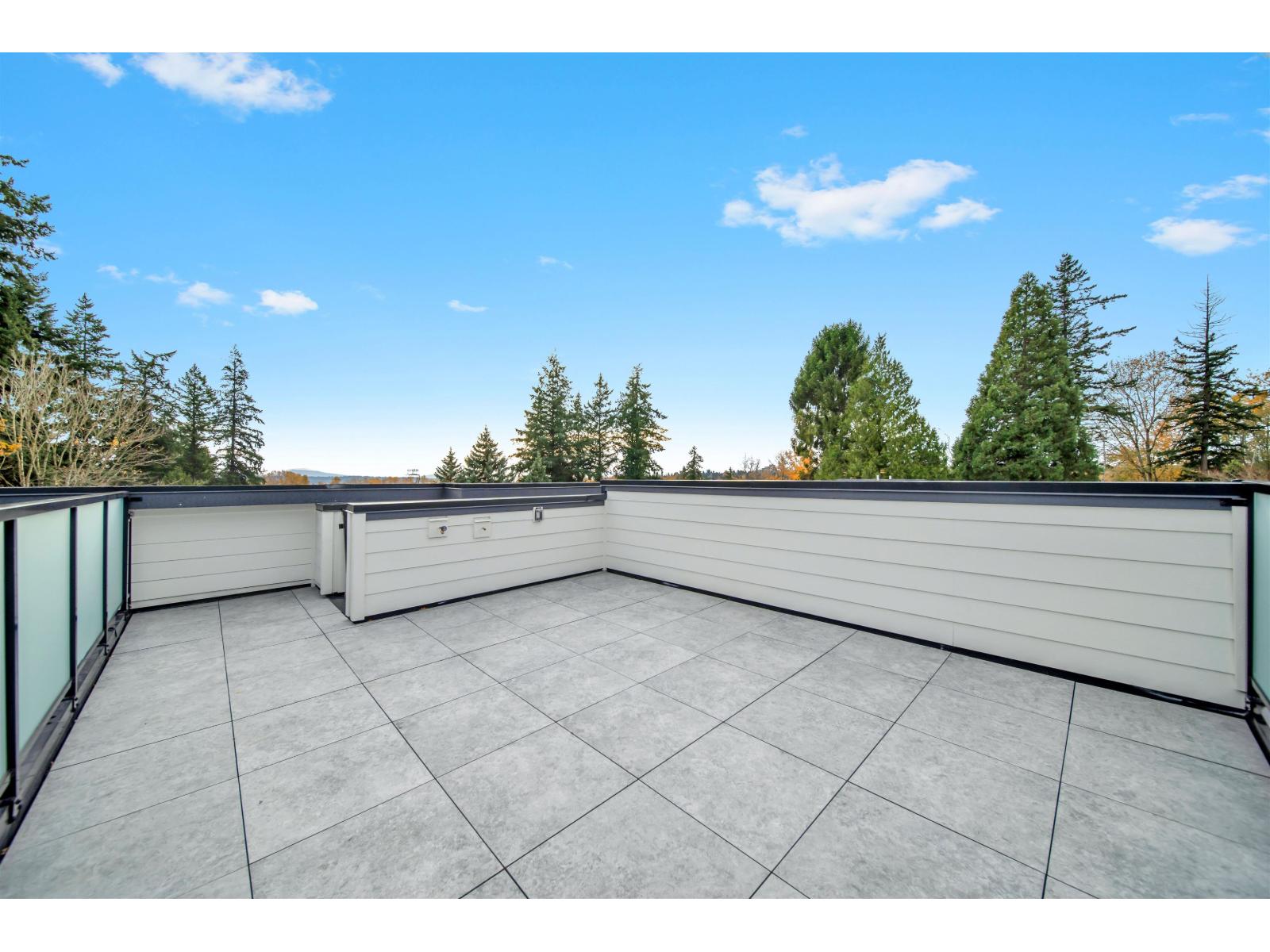 16477 20 Avenue Property Photo 6