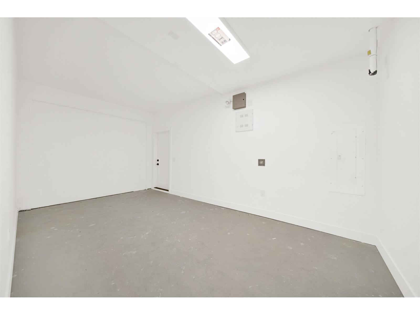 16477 20 Avenue Property Photo 29