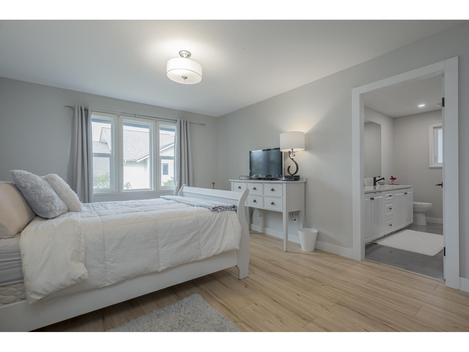 3 4725 221 Street Property Photo 24