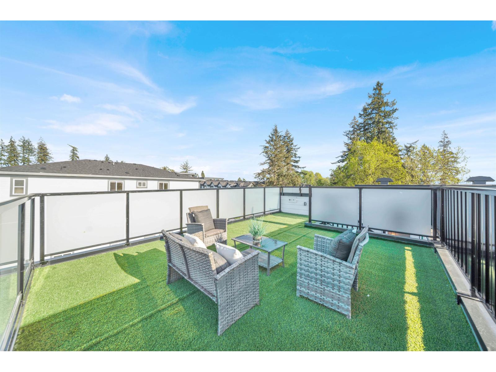 16487 20 Avenue Property Photo 2