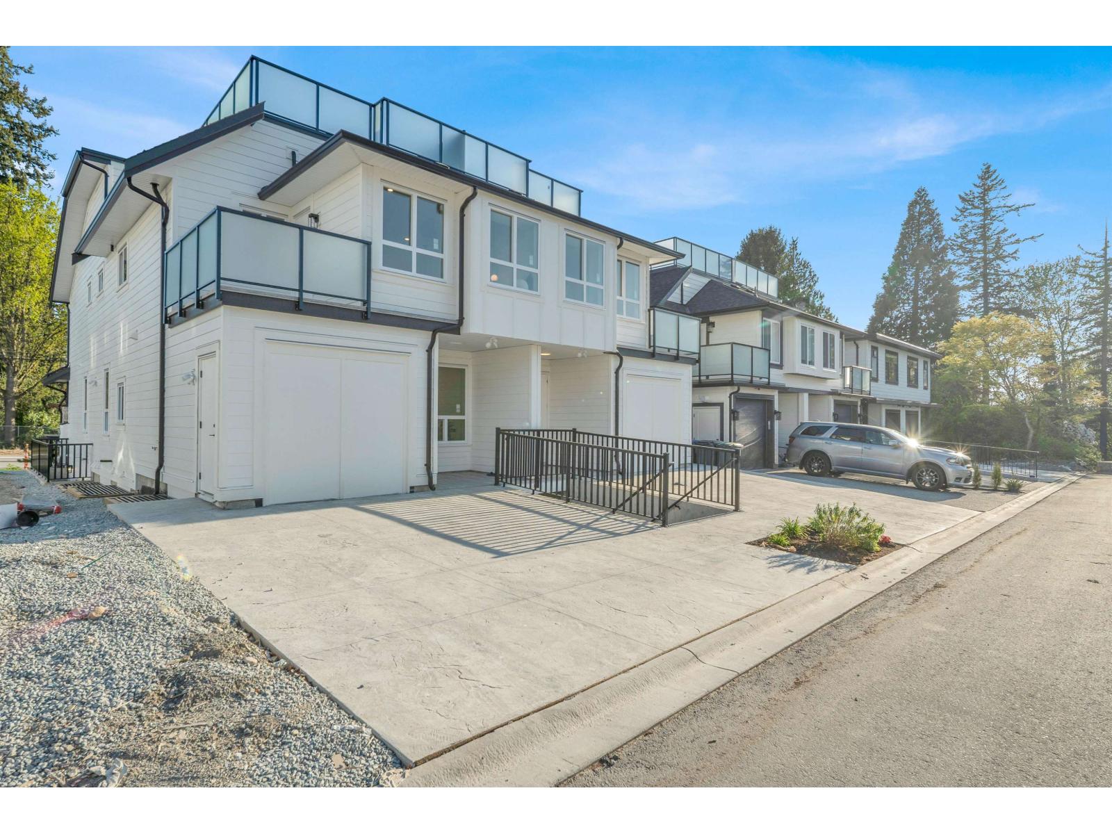 16487 20 Avenue Property Photo 24