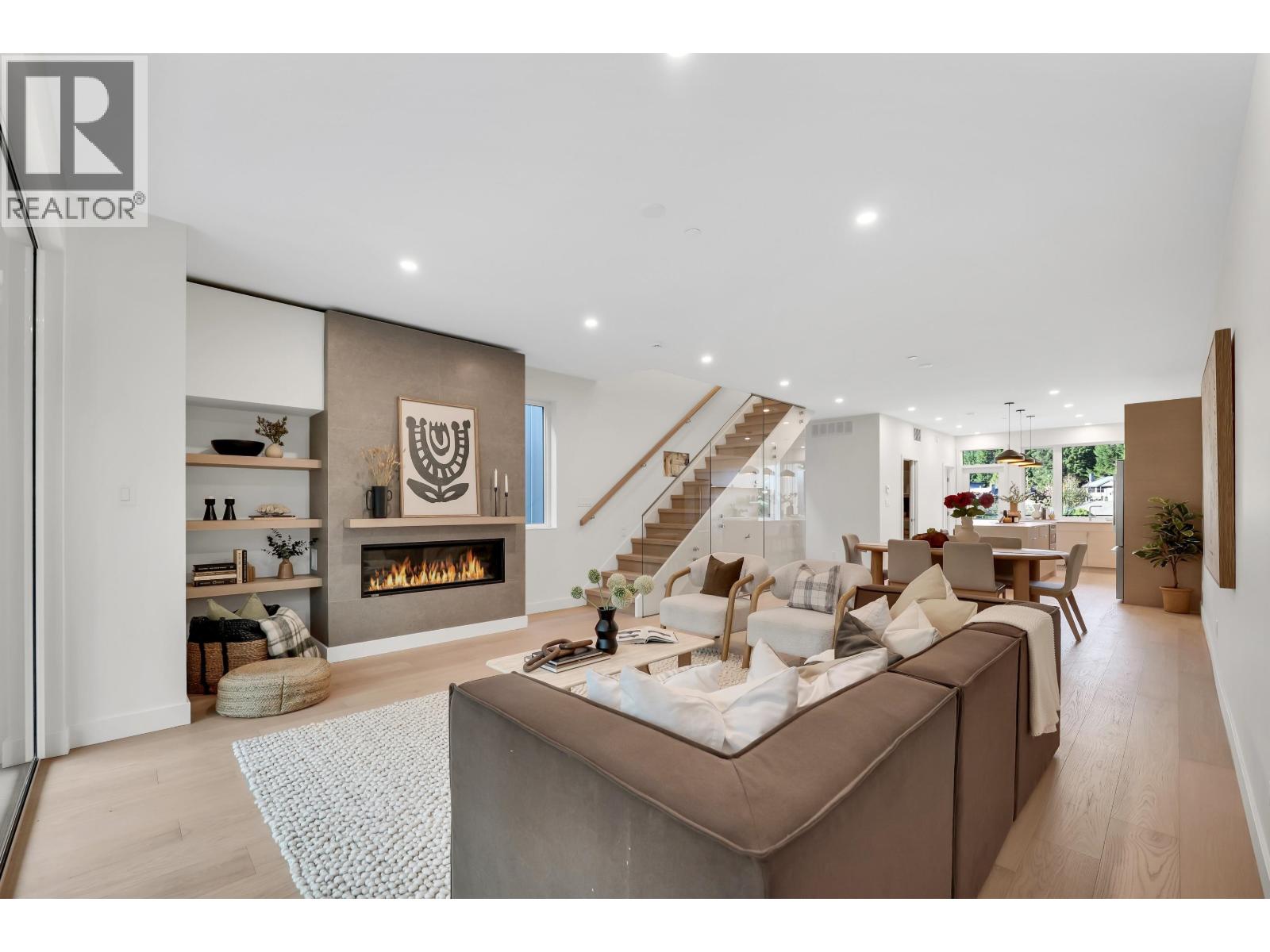 2305 Mamquam Road Property Photo 1