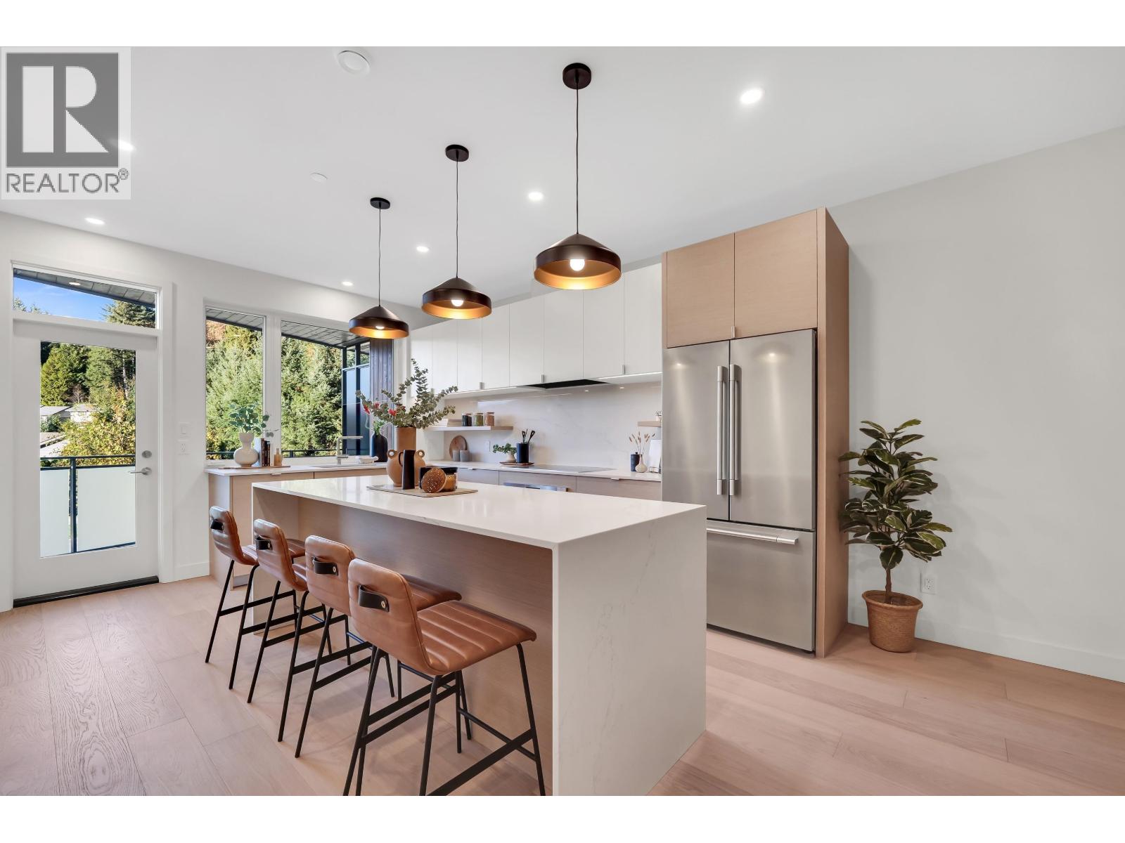 2305 Mamquam Road Property Photo 2