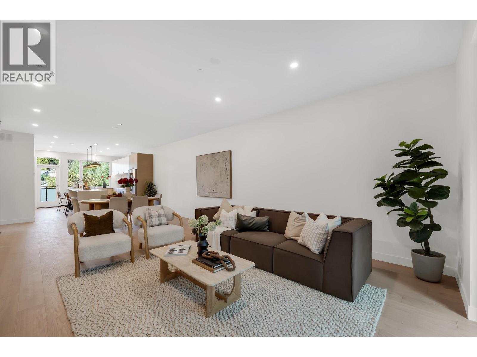 2305 Mamquam Road Property Photo 8